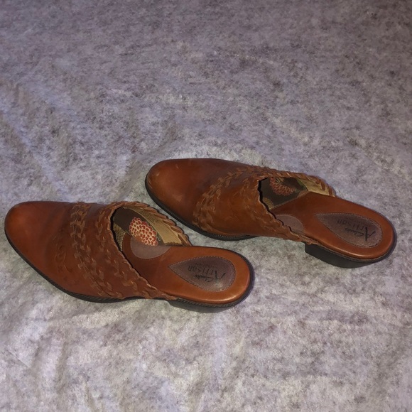 Shoes - Picture 2 of 2